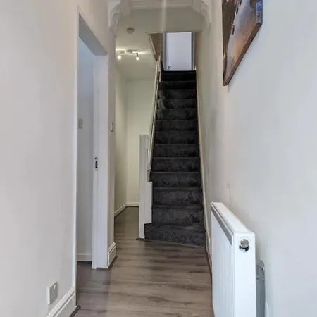 Ashfield 3 Bed 1 Bath Longsight *