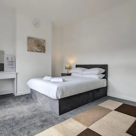 Ashfield 3 Bed 1 Bath Longsight Holiday home Manchester