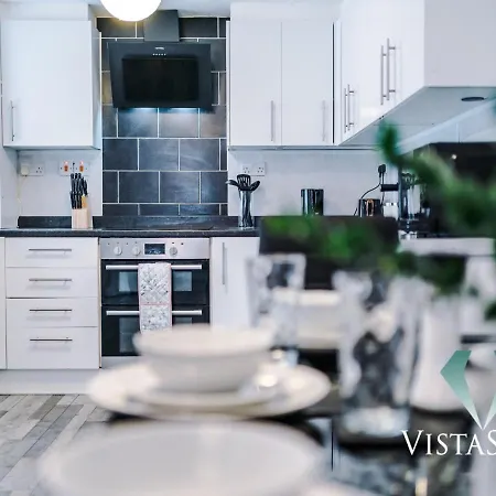 Modern 3bdr House By Vista Short Lets & Serviced Salford With Parking & Pool Table Feriehus *