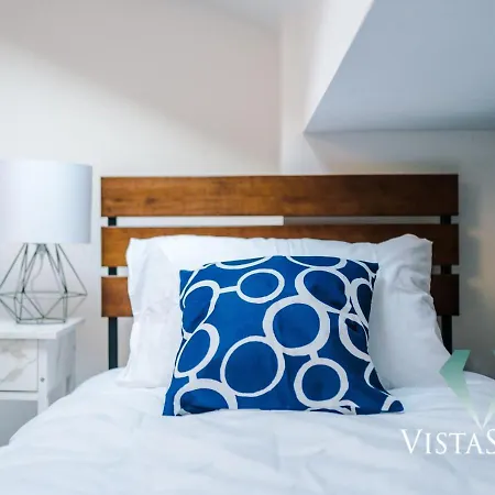 Modern 3bdr House By Vista Short Lets & Serviced Salford With Parking & Pool Table Feriehus