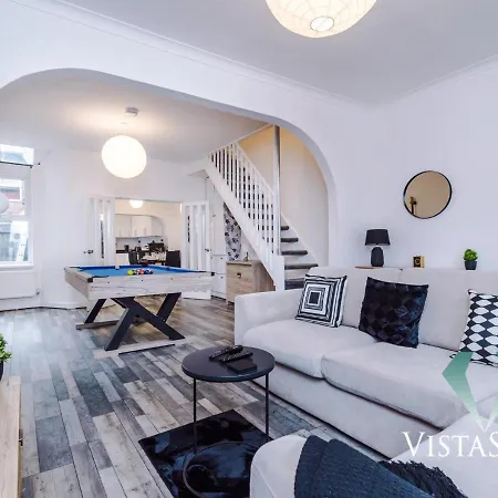 Feriehus Modern 3bdr House By Vista Short Lets & Serviced Salford With Parking & Pool Table *