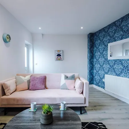 Apartment The Ecclesian Deluxe Near Trafford Centre Eccles Train Station