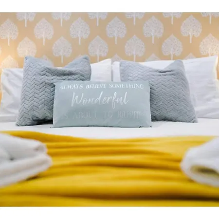 The Ecclesian Deluxe Near Trafford Centre Eccles Train Station Manchester