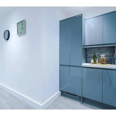 The Ecclesian Deluxe Near Trafford Centre Eccles Train Station * Manchester