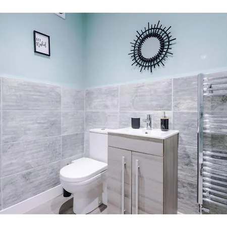 Apartment The Ecclesian Deluxe Near Trafford Centre Eccles Train Station Manchester