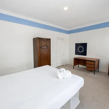 Guestready - Enchanting Life In Gorse Hill *