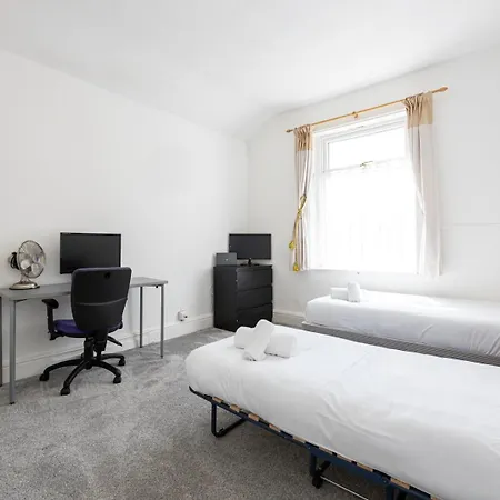 Guestready - Enchanting Life In Gorse Hill
