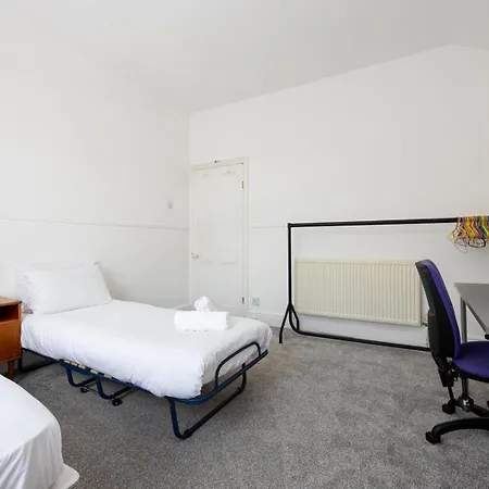 Guestready - Enchanting Life In Gorse Hill 펜션 맨체스터