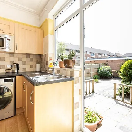 Guestready - Enchanting Life In Gorse Hill Manchester
