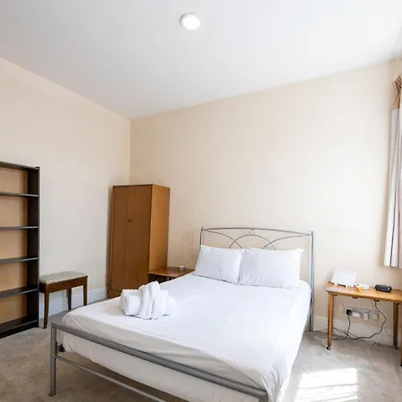 Guestready - Enchanting Life In Gorse Hill בית נופש *