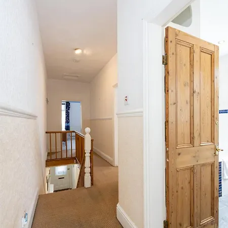 Guestready - Enchanting Life In Gorse Hill Manchester