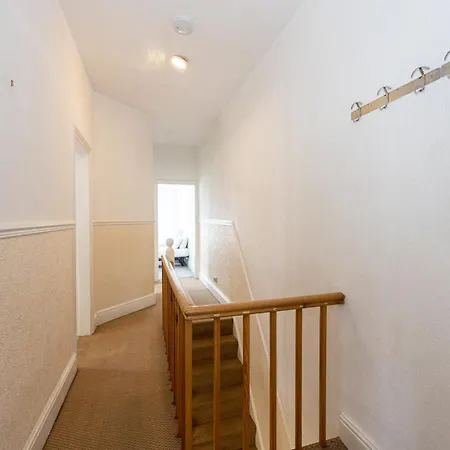 Guestready - Enchanting Life In Gorse Hill *