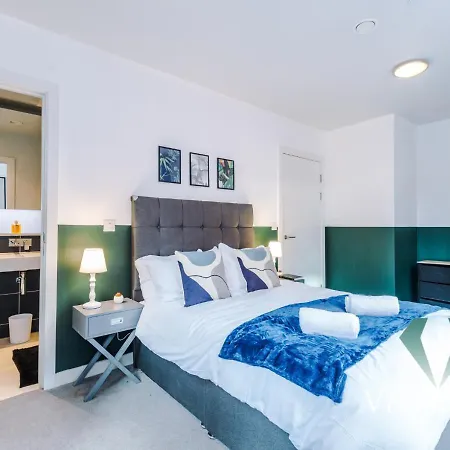 Modern 2 Bed With Pool Table By Vista Short Lets アパート