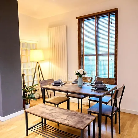 Apartment Pluxa Citronella -2 Floors Of Football Location With Workspace Manchester