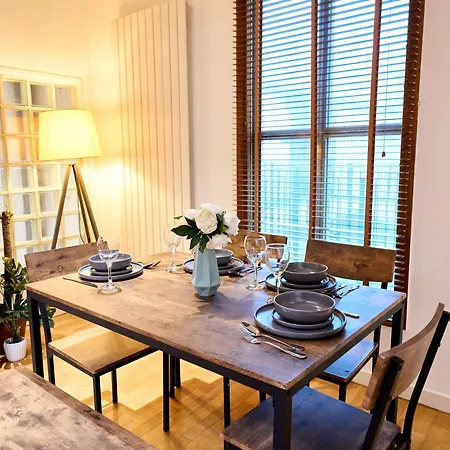Pluxa Citronella -2 Floors Of Football Location With Workspace Apartment