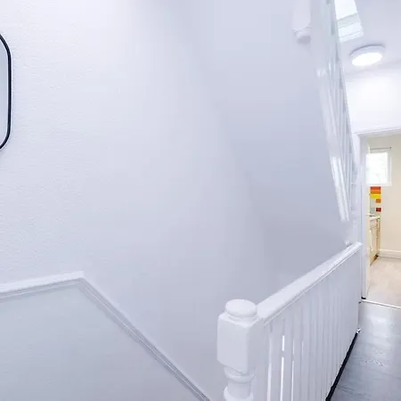 Property With Parking - Close To City Centre By Hass Haus Apartmán *
