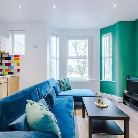 Property With Parking - Close To City Centre By Hass Haus Apartmán *