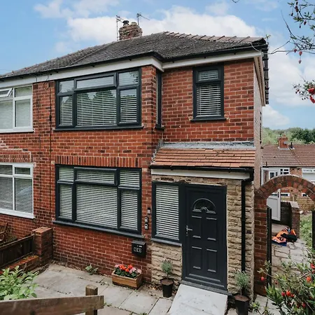 Hill Lane In Central Manchester - Free Parking