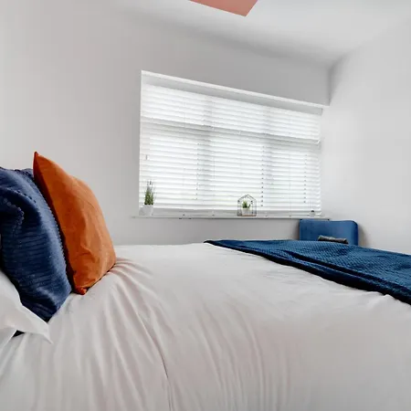 Holiday home Hilltop House In - Free Parking Manchester