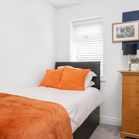 Hill Lane In - Free Parking Manchester