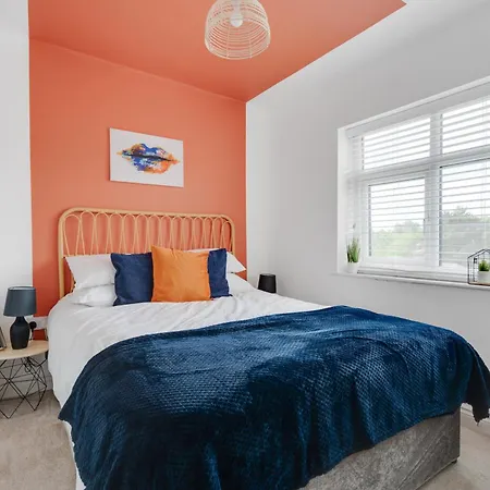 Holiday home Hilltop House In - Free Parking Manchester