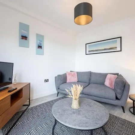 Spacious 2 Bed Duplex Salford M5 * Manchester