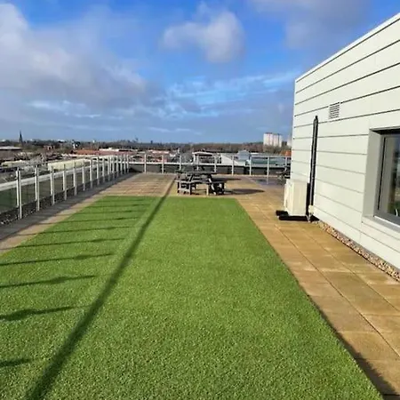 Spacious 2 Bed Duplex Salford M5