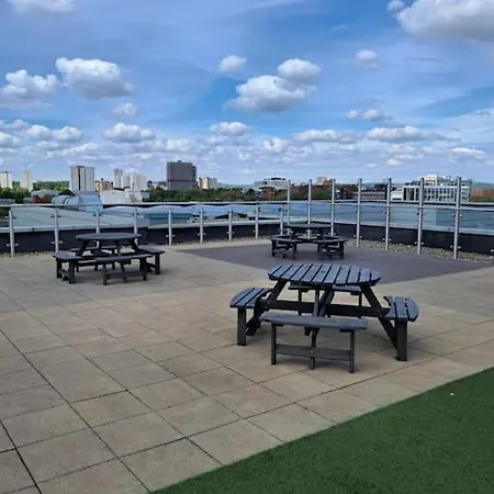 Spacious 2 Bed Duplex Salford M5