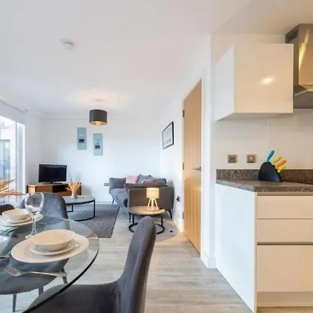 Spacious 2 Bed Duplex Salford M5 * Manchester