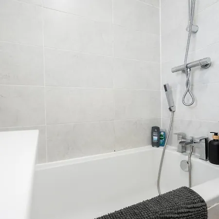 Holiday home Hilltop House In - Free Parking *