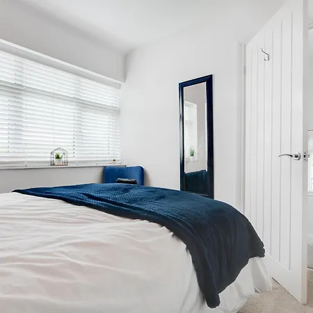 Hilltop House In - Free Parking Holiday home *