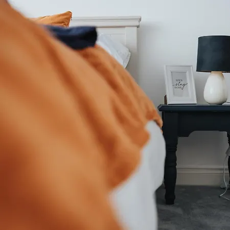 Hilltop House In - Free Parking Holiday home