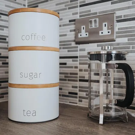 Hill Lane In - Free Parking