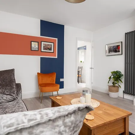 Hill Lane In Central Manchester - Free Parking *