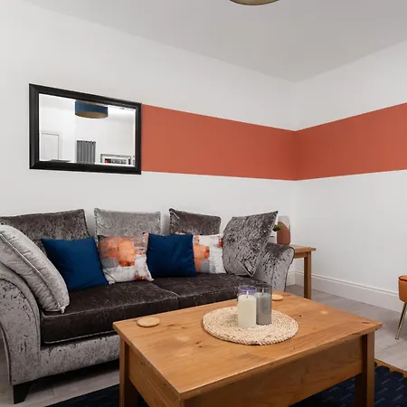 Hilltop House In - Free Parking Holiday home *
