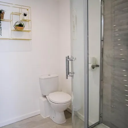Modern & Premium 2br 2ba Center דירה