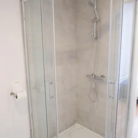 Modern & Spacious Centre For Long Apartment *