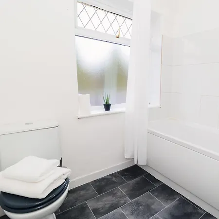 Hotel Sleek Shared Abode Sleeps 2 Guests