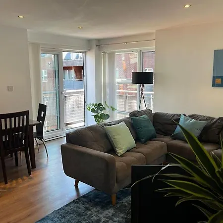 Apartment Stylish Centre With Large Balcony *