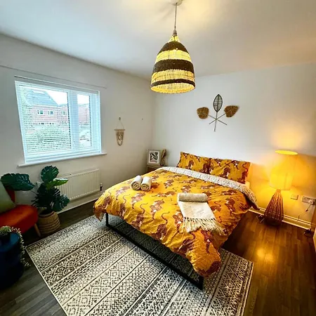 Modern Rooms In 4-Bed House - Walking Distance To Coop Live ,Etihad, Ancoats And City Centre *