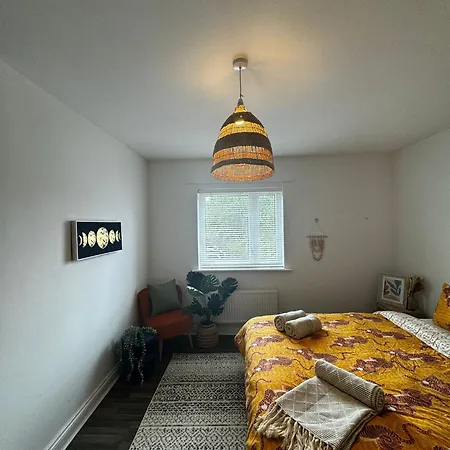 Modern Rooms In 4-Bed House - Walking Distance To Coop Live ,Etihad, Ancoats And City Centre *