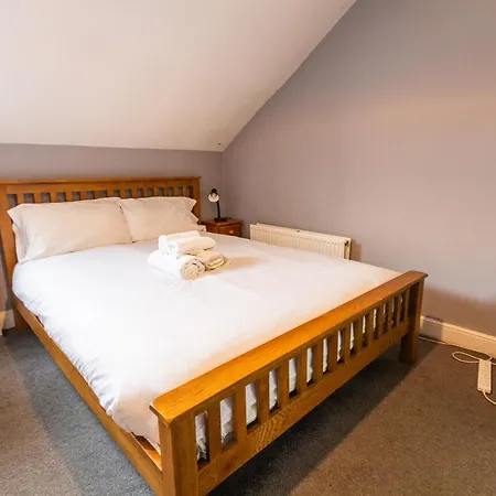 Homely Ensuite Near Centre Apartment