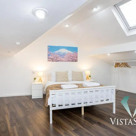 בית נופש Spacious 5bdr House By Vista Short Lets & Serviced With Free Wifi, Parking & Netflix *