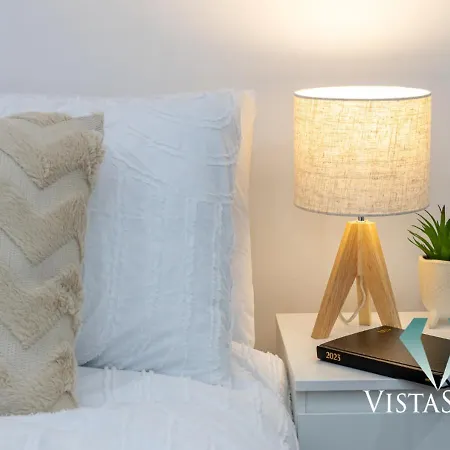 בית נופש Spacious 5bdr House By Vista Short Lets & Serviced With Free Wifi, Parking & Netflix מנצ'סטר