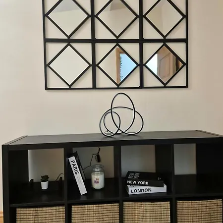 In 6 Minutes Drive To Victoria Station * Manchester