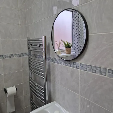 Kwatera prywatna In 6 Minutes Drive To Victoria Station *