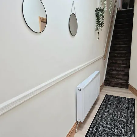 In 6 Minutes Drive To Victoria Station Privat bolig *