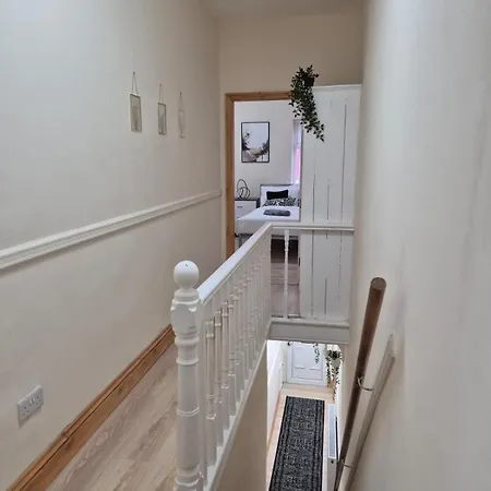 In 6 Minutes Drive To Victoria Station