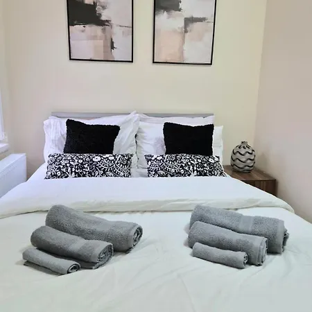 In 6 Minutes Drive To Victoria Station * Manchester