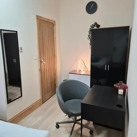 Quarto em Acomodações Particulares In 6 Minutes Drive To Victoria Station